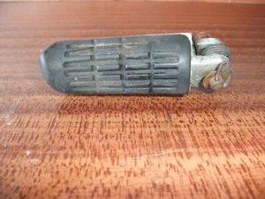 HONDA CB750F2N CB 750 F2N RC42 FRONT RIGHT RH FOOTPEG FOOT REST PEG & BRACKET OE - Picture 1 of 5