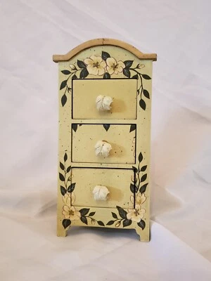 Gabinete de madera en miniatura amarillo claro-verde madera para perros casa de muñecas pintada con 3 cajones Foto 1 de 4