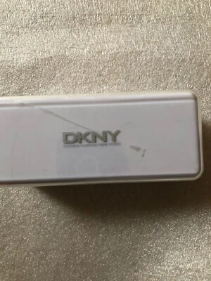 Estuche rígido para gafas de sol DKNY blanco plástico acrílico transparente, usado Foto 1 de 4