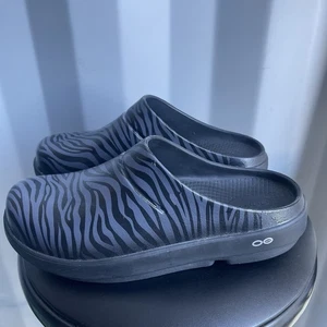 OOFOS Clogs Schuhe OOCLOOG Camo Recovery Größe Herren 8 Damen 10  - Bild 1 von 7