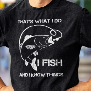 THAT'S WHAT I DO I FISH and I KNOW THINGS - Camiseta de pesca divertida - Imagen 1 de 24