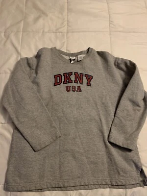 Suéter pulôver esportivo vintage feminino DKNY logotipo médio grande cinza - Imagem 1 de 3