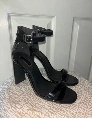 Tacones altos Forever 21 charol negro imitación cuero Foto 1 de 3