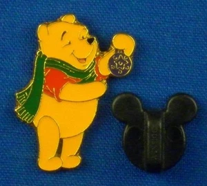 Winnie Puuh mit Ornament 1998 An Enchanted Christmas Disney Pin #11565 - Bild 1 von 4