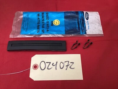 FORD MUSTANG 1976 PROTECTOR PARACHOQUES ALMOHADILLA D6ZZ-17A812-A nuevo de lote Foto 1 de 4