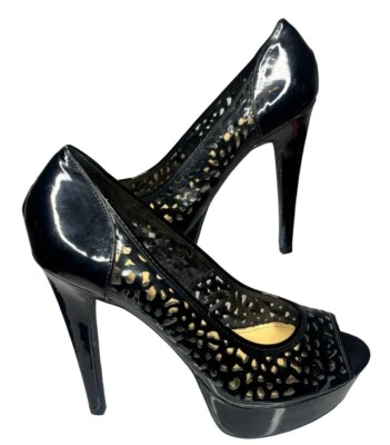 Tacones de aguja Forever 21 negros con diseño recortado para mujer talla 8 Foto 1 de 4