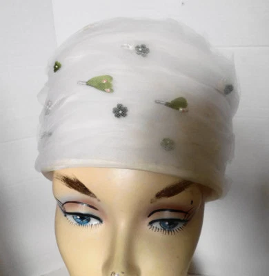 Sombrero vintage de tul blanco flores verdes blancas Foto 1 de 4