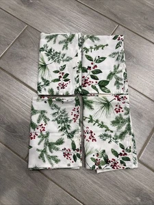 Bee & Willow Holiday Berries Napkins (Lot Of 4)/g7 - Picture 1 of 6