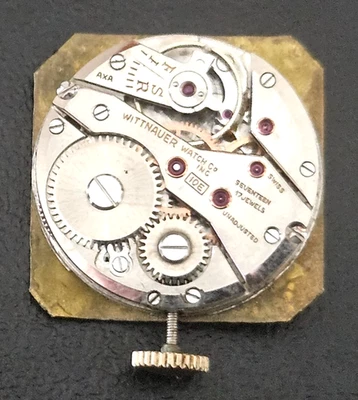 WITTNAUER 10E 17J Watch Movement (BALANCE RUNS WHEN ROTATED)  lot825 - Image 1 of 3