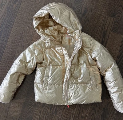 Chaqueta de abrigo acolchada dorada metálica Crewcuts para niñas 8 Foto 1 de 4
