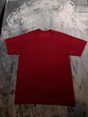 Camisa Lululemon Para Hombres Mediana Roja Sin Costuras Mezcla de Lana Merino Camiseta Atlética Logo Foto 1 de 4
