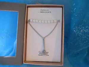 New Believe by Brilliance Pulsera ajustable de perlas simuladas chapada en plata fina - Imagen 1 de 4