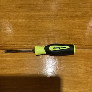 Snap-On Flat Head 1/4 Screwdriver Part No SGD4B Instinct Handle - Hi Viz Yellow - Picture 1 of 6