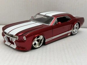 JADA BTM 1965 FORD MUSTANG GT RED / WHITE 1:24 DIECAST MODEL CAR NEW NO BOX - Picture 1 of 12