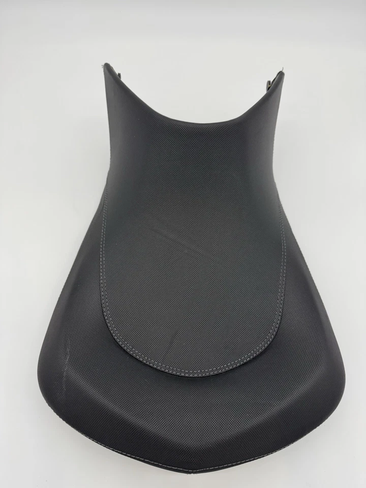 Asiento de stock bajo KTM 690 Duke (2013-2015) OEM #76007140000 Foto 1 de 4