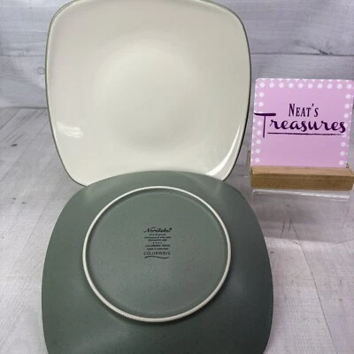 Noritake COLORWAVE GREEN 8485 White Square Stoneware Salad Lunch Plates Set of 2 - Image 1 of 4
