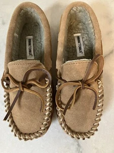 NIB Minnetonka Leather Moccasins Child Size 4 Slip On Benson Trapper Slippers - Picture 1 of 10