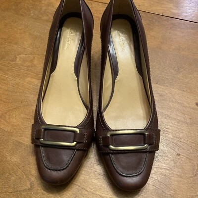 Zapatos de salón Cole Haan de cuero marrón tacón de gatito talla 9N Foto 1 de 4