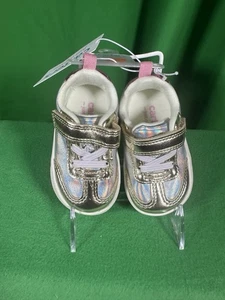 Carter's Size 3 shoes - Picture 1 of 3