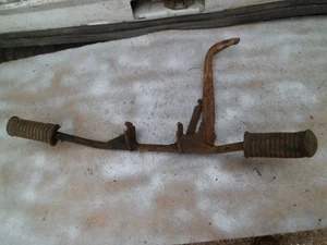 ⭐SUZUKI A100 A 100 FOOT REST FOOTREST MOUNT AND SIDE STAND FREE POST ⭐ - Picture 1 of 2