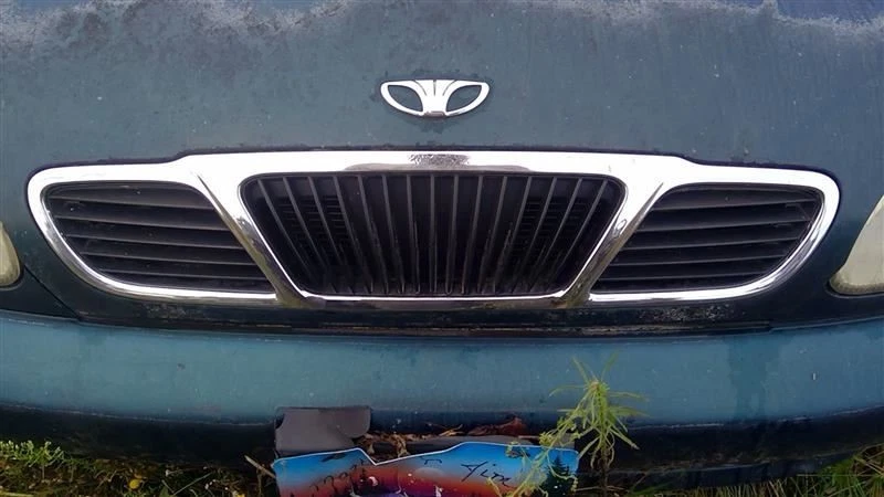 Grille Fits 01-02 Daewoo Lanos OEM - Image 1 of 4