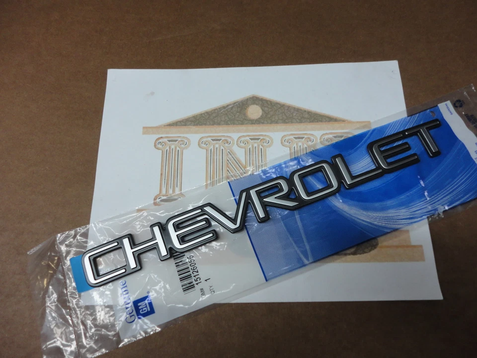 Chevrolet Silverado Tahoe Suburban Trailblazer 1999-2007 emblema de puerta trasera OEM NUEVO Foto 1 de 3