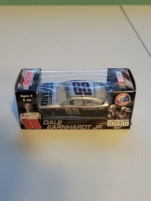 Coche de carreras Dale Earnhardt Jr Guardia Nacional Ciudadano Soldado 1:64 NASCAR Diecast #88 Foto 1 de 4