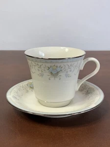 American Royalty Blue Versailles Porzellan Porzellan Tasse & Untertasse mit Silberrand  - Bild 1 von 9