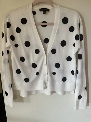 Cárdigan Suéter Ann Taylor XS Blanco Negro Lunares Recortado Dobladillo Dividido Usado en Excelente Condición Foto 1 de 4