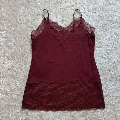 Camisola Casa Blanca Mercado Negro Mujer Talla Pequeña Dobladillo de Encaje Correa de Espagueti Roja Foto 1 de 4