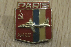 Vintage russische PIN ABZEICHEN AEROFLOT ANTONOV AN-26 AIR SHOW LE BOURGET PARIS EMAILLE - Bild 1 von 2