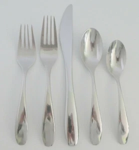 Oneida STAFFORD MIRROR Stainless Flatware  5 Piece Place Setting(s) - Picture 1 of 12