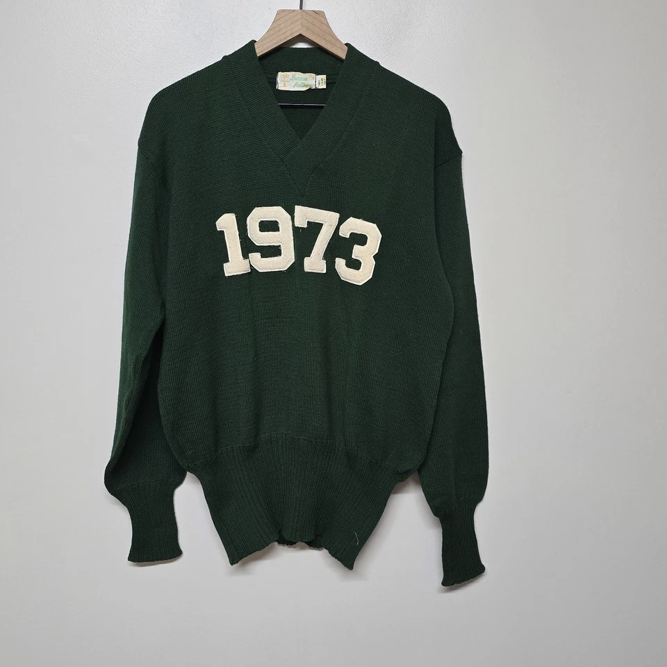 Suéter verde vintage 1973 Varsity Letterman Burean malha Holloway feito nos EUA  - Imagem 1 de 4