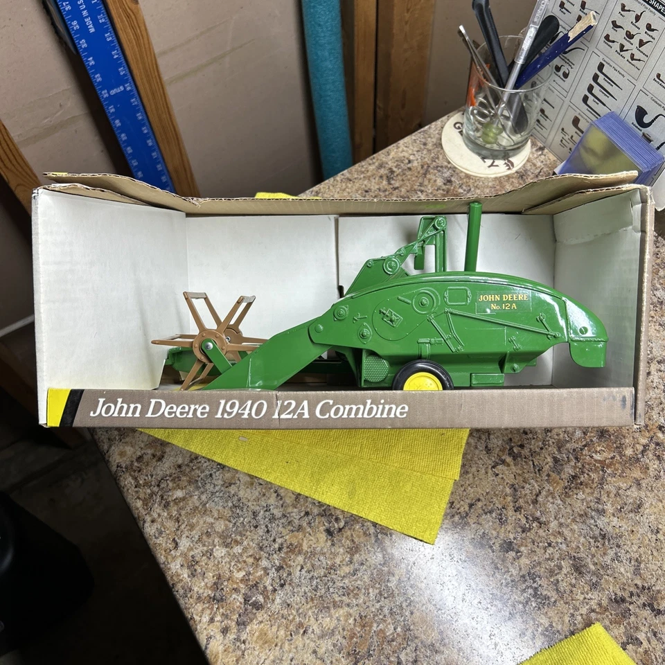 Vintage Ertl pressed steel John Deere 1940 12A combine 1/16 🔥🔥 - Image 1 of 4