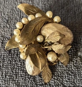 Vintage Small Miriam Haskell Faux Pearl And Brass Leaves Signed Brooch - Picture 1 of 7
