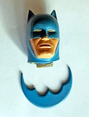 ORIGINAL Batman Aurora Model Batarang and Batman Head - Parts - Image 1 of 4