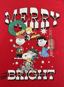 Peanuts T Shirt Sz Small Holiday Christmas Merry & Bright  Red S - Picture 1 of 6