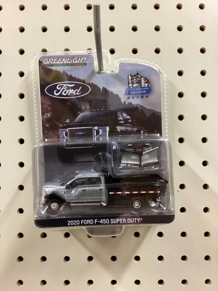 1:64 Greenlight 2020 Ford F-450 Super Duty with plow black mirrors CHASER - Image 1 of 1