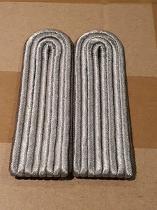Par de hombreras NVA oficial ribete gris defensa aérea como nuevas - Imagen 1 de 2