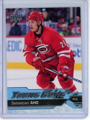 2016-17 Upper Deck Sebastian Aho YOUNG GUNS #210 Rookie - Imagem 1 de 2