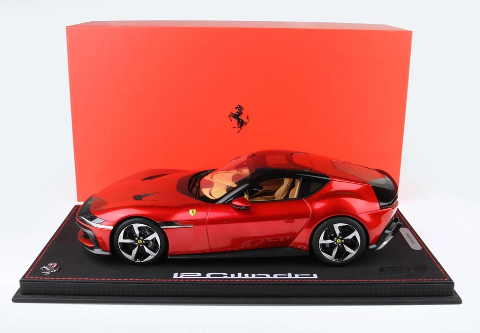 MODELLINO AUTO STATICO BBR FERRARI 12CILINDRI V12 ROSSO 2024 VETRINA SCALA 1/18