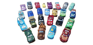 Miniature de collection Lot de 25 miniatures cars en metal  mattel :  1/43