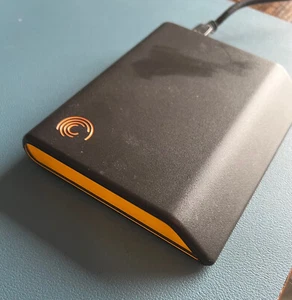(#120) SEAGATE FREEAGENT GO 150Gb External Hard Drive with Installed Software - Picture 1 of 3