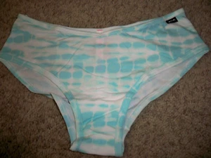 VICTORIAS SECRET CHEEKSTER BLU TIE DYE LARGE NUOVO - Foto 1 di 1