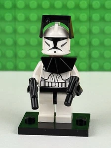 LEGO Star Wars sw0223 Clone Trooper (Phase 1) - Black Visor, Pauldron, and Kama - Picture 1 of 3