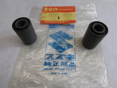 Nuevo de Lote Original Suzuki GT380 GT550 Silenciador Montaje Bujes 09319-10019 VENDIDO COMO 2 Foto 1 de 2