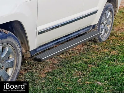 Barra Nerf de escalón lateral negra APS de 5" apta para Jeep Grand Cherokee 05-10 Foto 1 de 4