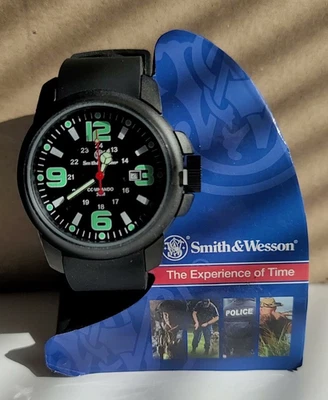 Reloj Smith & Wesson Commando ~ Funciona ~ $35.00 Envío Gratis a EE. UU. Foto 1 de 4