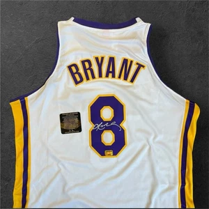KOBE BRYANT Signed Jersey #8 LA LAKERS Autographed w/ COA HOLO - Picture 1 of 8