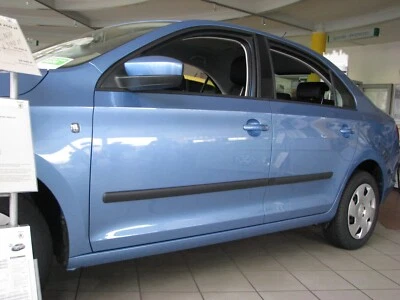 Skoda Rapid 2012-19 side protection mouldings/door protector - Image 1 of 4